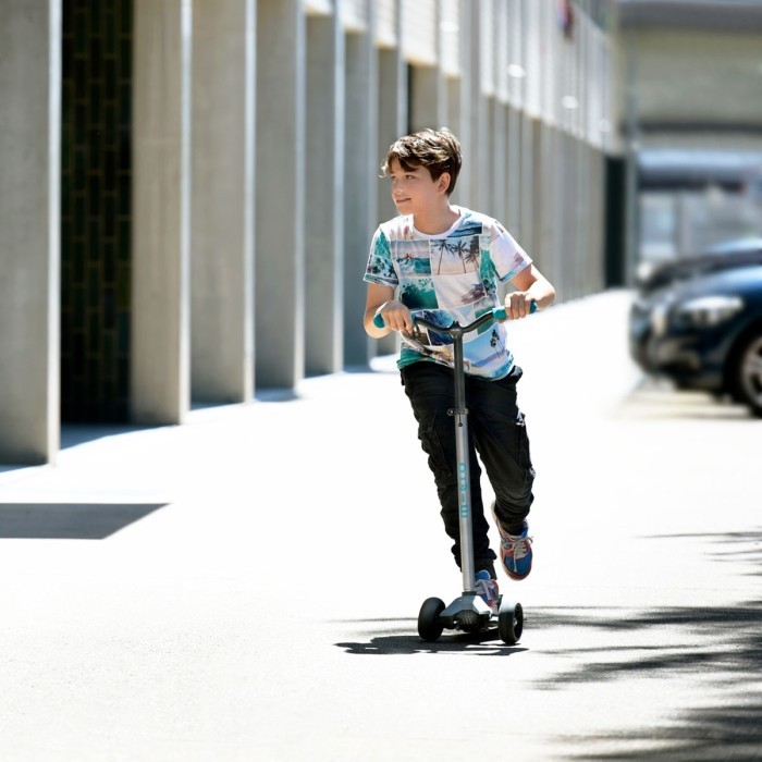 Самокат MICRO серии "Maxi PRO Deluxe" - СЕРЫЙ И АКВА (до 50 кг, 3-х колесный)