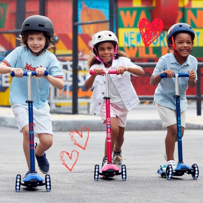 Самокат MICRO серії "Maxi Deluxe LED" - АКВА (до 50 kg, 3-х колісний, світло)