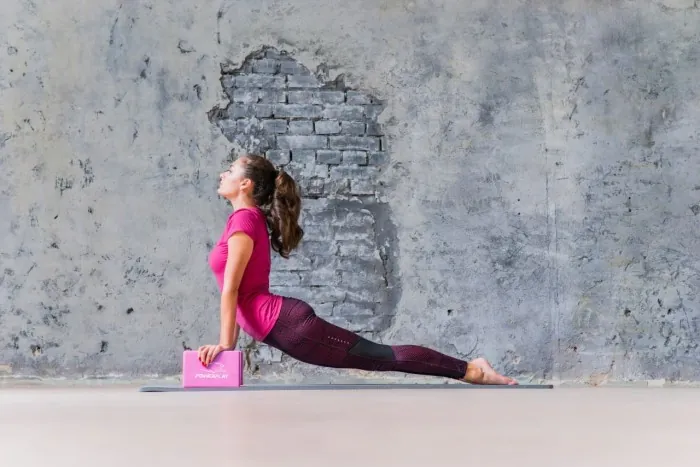 Блок для йоги PowerPlay 4006 Yoga Brick Розовый