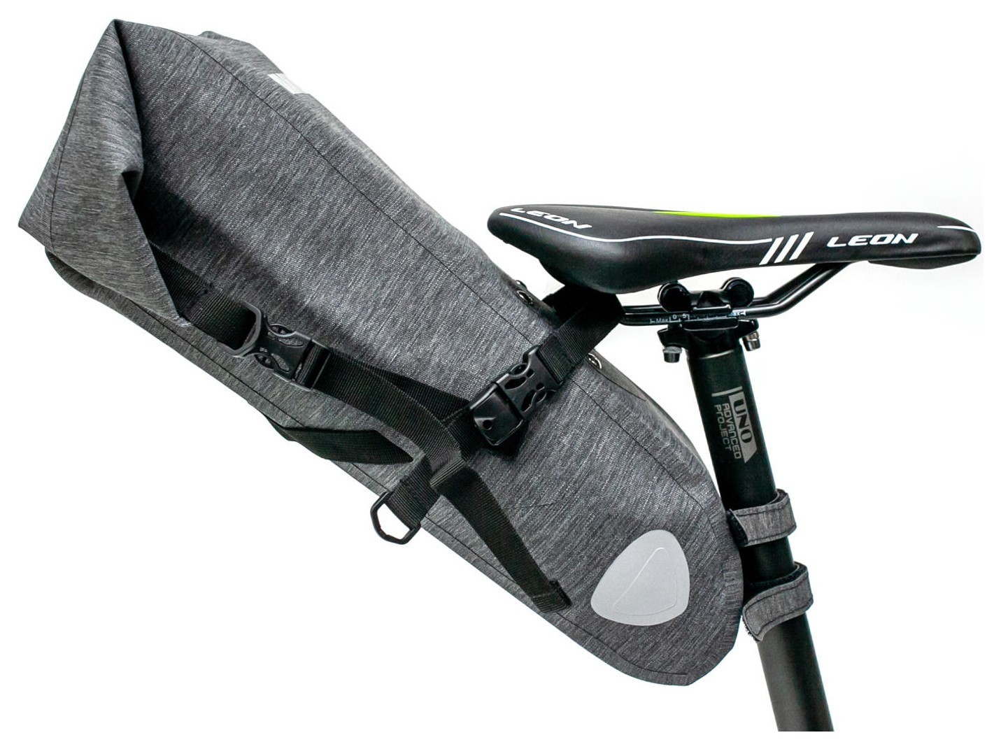 Велосумка "байкпакінг" під сідло 62x14x14cm сірий водовідштовх. BRAVVOS A2-402