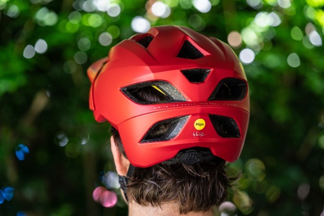 Вело шолом TLD FLOWLINE SE HELMET; TROOPER [TITANIUM] XS/S