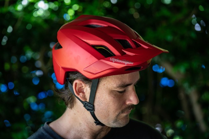 Вело шолом TLD FLOWLINE SE HELMET; TROOPER [TITANIUM] XS/S