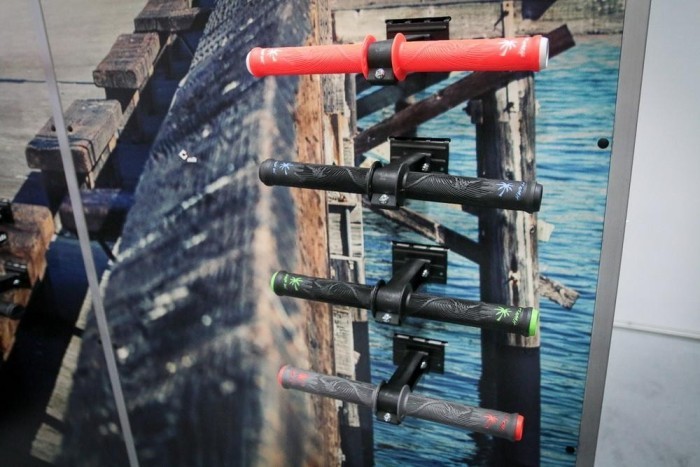 Грипсы ODI Hucker Signature 160mm no Flange Ird Purple