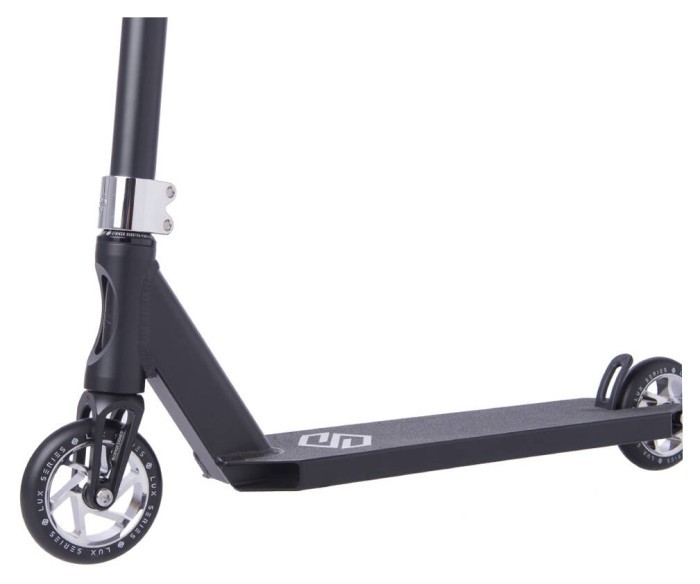 Трюковый самокат Striker Lux Pro Black Chrome Трюковый самокат Striker Lux Pro Black Chrome