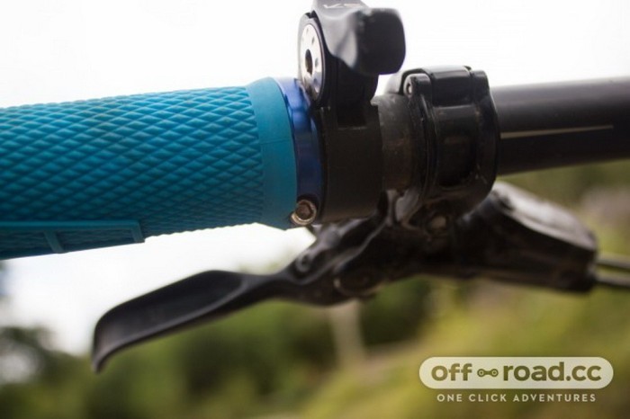 Гріпси ODI Elite Motion Black/Graphite w/Black clamp (графітові з чорними замками), укр, укр