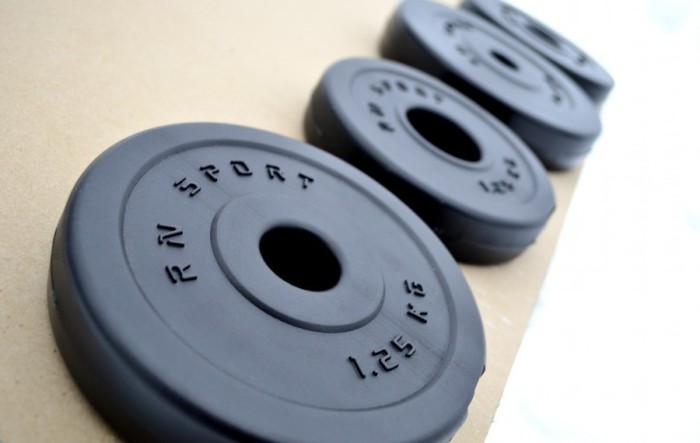 67 кг (2х1.25, 2х2.5, 2x5, 2х10 и 2x15) дисков, покрытых пластиком (31 мм)