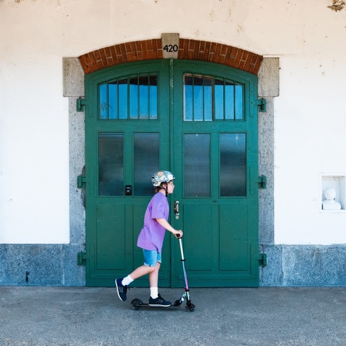 Самокат MICRO серии "Sprite LED" – НЕОХРОМ (до 100 кг (kg), двухколесный, свет)