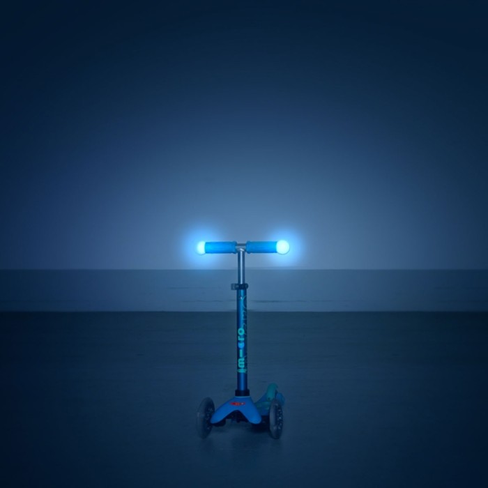 Самокат MICRO серии "Mini Deluxe Magic" - АКВА (до 50 kg, 3-х колесный, свет)