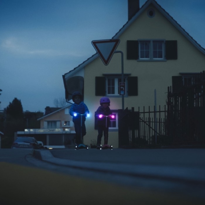 Самокат MICRO серии "Mini Deluxe Magic" - АКВА (до 50 kg, 3-х колесный, свет)