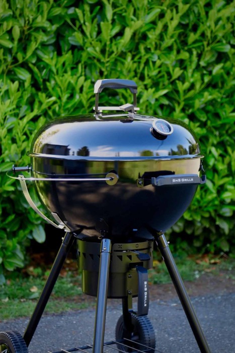 Угольный гриль Slow and Sear Black Edition Kettle Grill 57 см + корзина Deluxe SNS-KET-BK