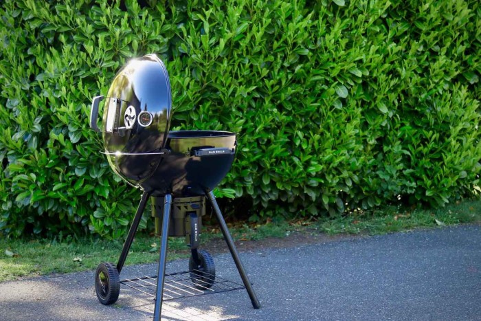 Угольный гриль Slow and Sear Black Edition Kettle Grill 57 см + корзина Deluxe SNS-KET-BK