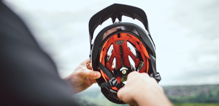 Вело шолом TLD A3 MIPS HELMET; UNO [PUMICE] M/L