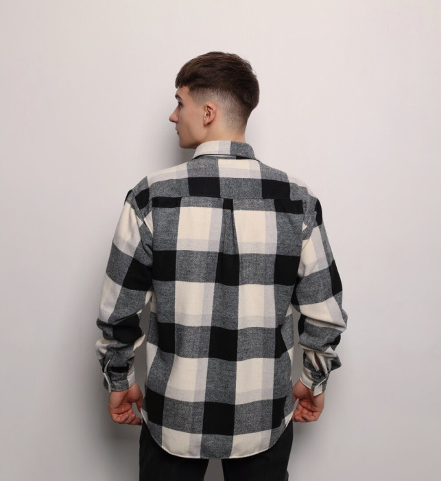 Рубашка в клетку черно-белая. Мужская рубашка Pobedov Tartan в клетку черно-белая