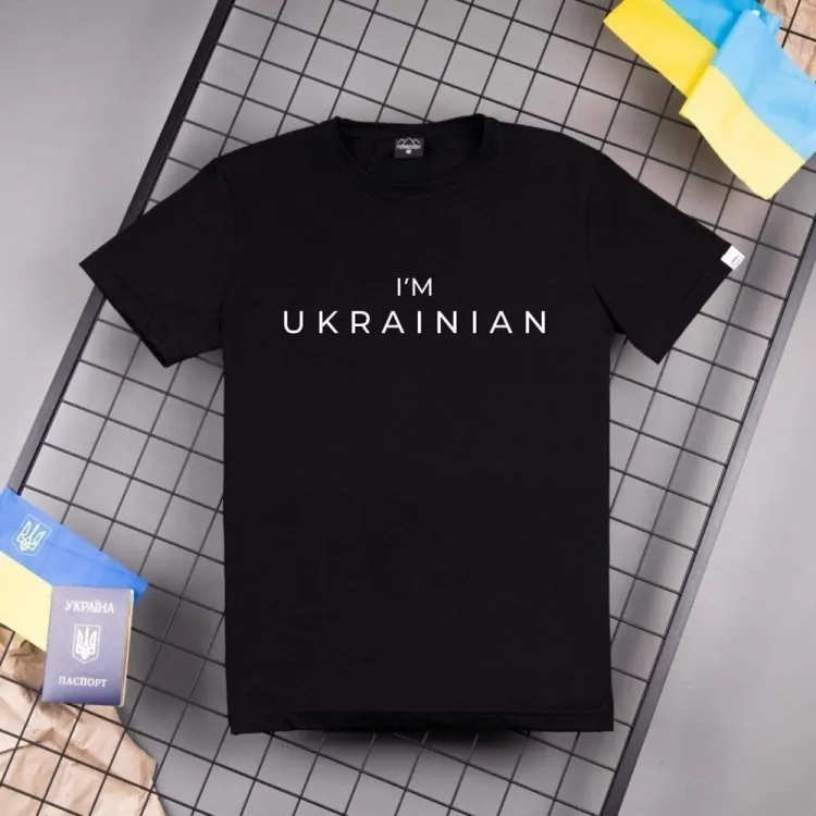 Футболка чоловіча однотонна чорна Pobedov Peremoga - IM UKRAINIAN наклейка біла (S)
