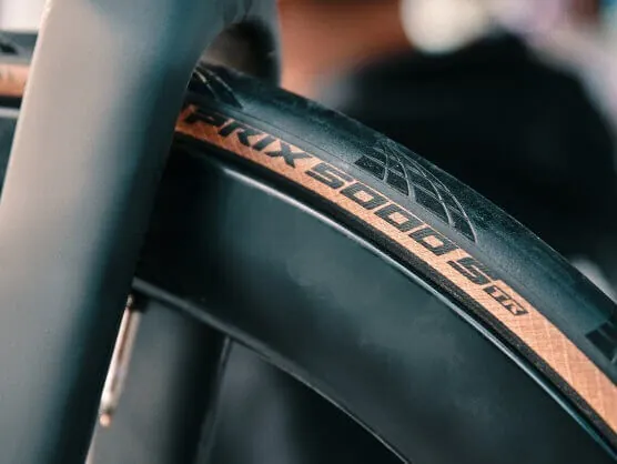 Покришка безкамерна Continental Grand Prix 5000S TR 28" | 700 x 30C черная/коричневая foldable skin