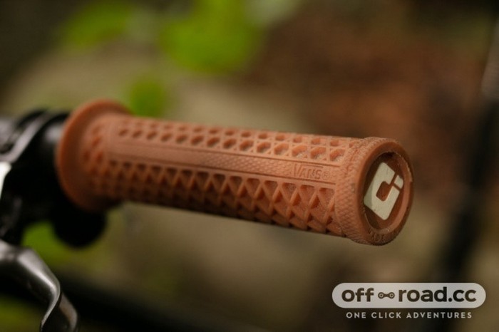 Грипси ODI Vans v2.1 Lock-On MTB Closed End 135mm Graphite/Gray Checker