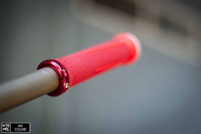 Гріпси ODI AG-1 Signature Red/Fire red w/ Red clamps (вогненно червоні з червоними замками), укр, укр