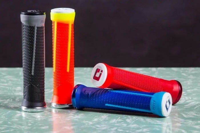 Гріпси ODI AG-1 Signature Red/Fire red w/ Red clamps (вогненно червоні з червоними замками), укр, укр