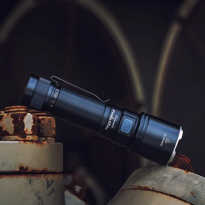 Фонарь ручной Fenix C7 Pro