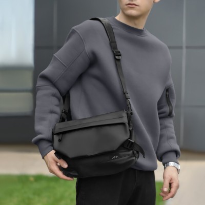 Мужская черная сумка с карманами на замке Pobedov Modest