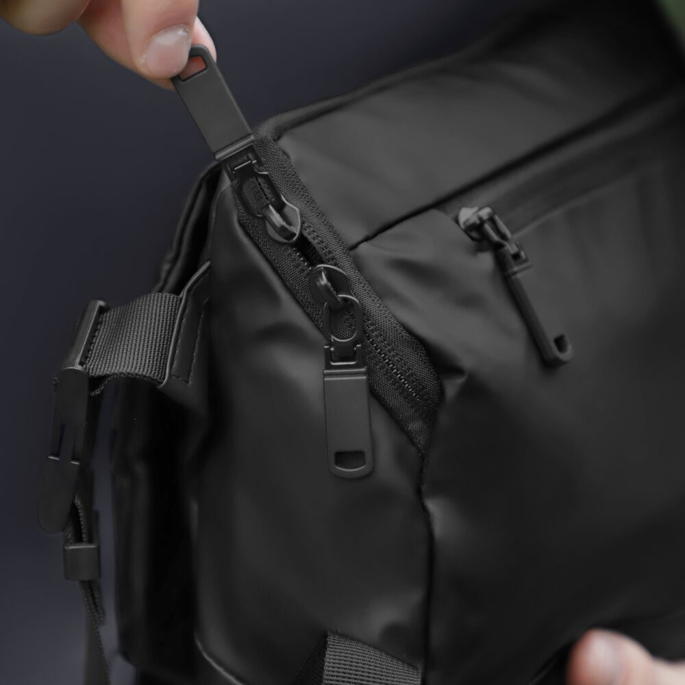 Мужская черная сумка с карманами на замке Pobedov Modest