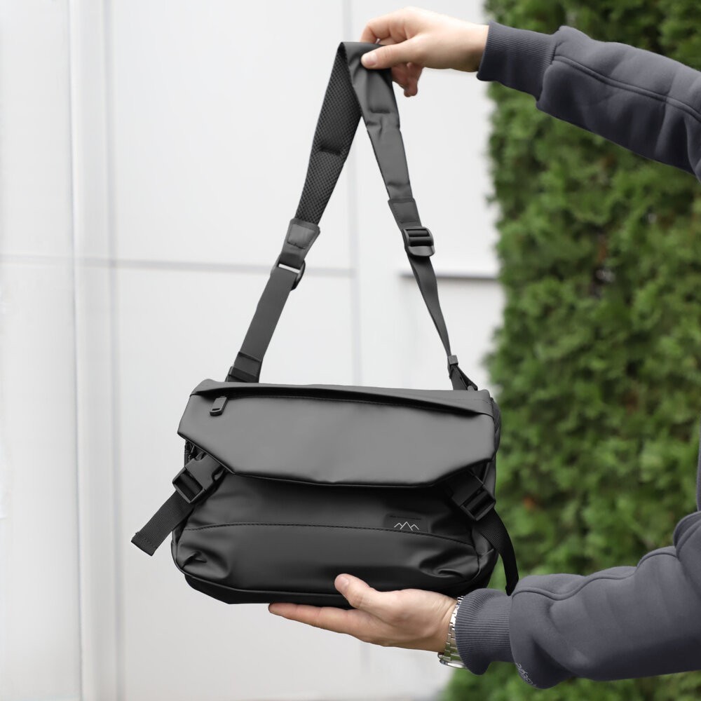 Мужская черная сумка с карманами на замке Pobedov Modest