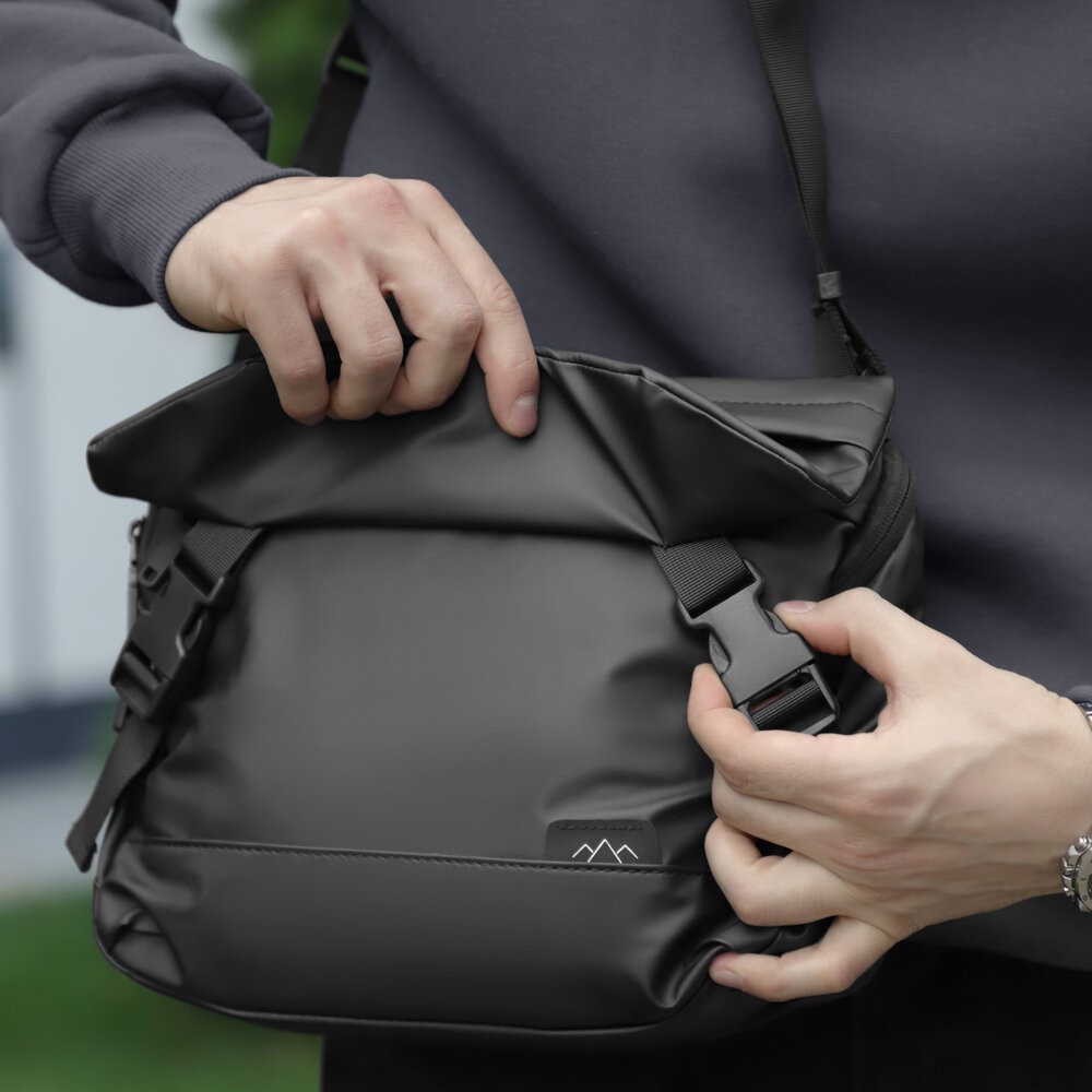 Мужская черная сумка с карманами на замке Pobedov Modest