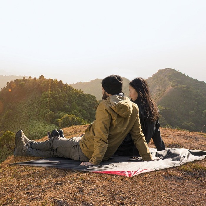 Килимок для пікніка водостійкий надлегкий Naturehike Moisture Picnic Mat NH17D050-B, 145x100 см, чорний, укр, укр