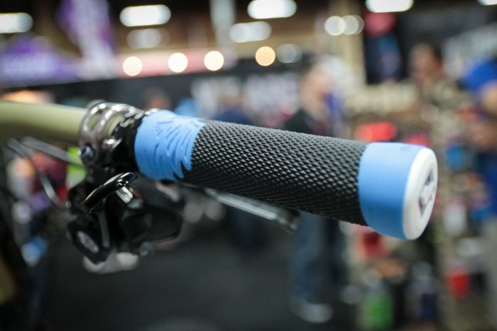 Гріпси ODI AG-2 Black/Blue w/ Black clamps (черно-сині з чорними замками)