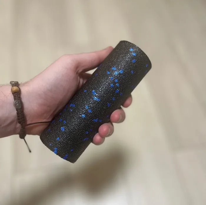 Массажный ролик (роллер) гладкий PowerPlay PP-4346 Mini EPP Foam Roller Черно/Синий (15x5,3см.)