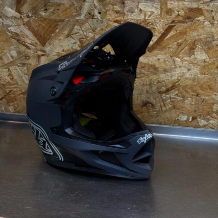 Вело шолом TLD D4 POLYACRYLITE HELMET; THE LINE [CHARCOAL / WHITE] M