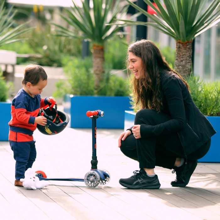 Самокат MICRO серии "Mini Deluxe Foldable LED" – СИНИЙ (сложный, до 50 кг (kg), трехколесный, свет)