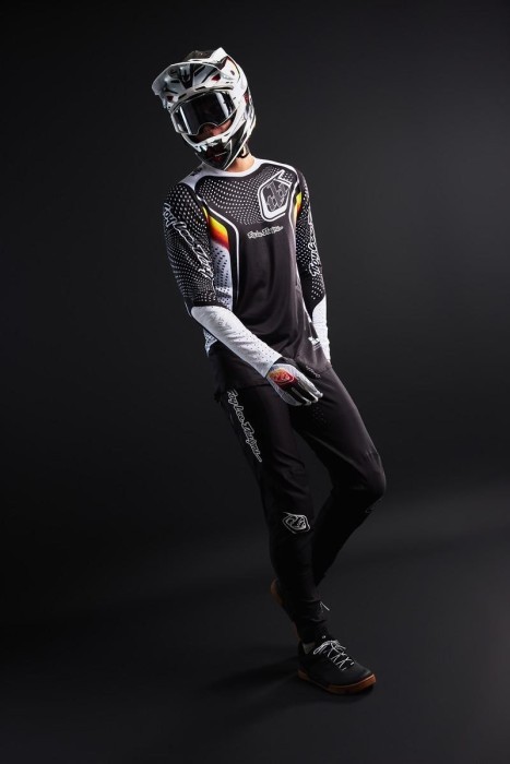 Велосипедный шлем TLD D4 CARBON HELMET; [OPTIC BLACK] M