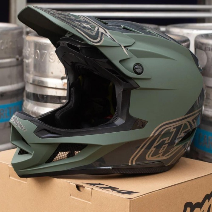 Вело шолом TLD D4 POLYACRYLITE HELMET; SHADOW [BEETLE] S