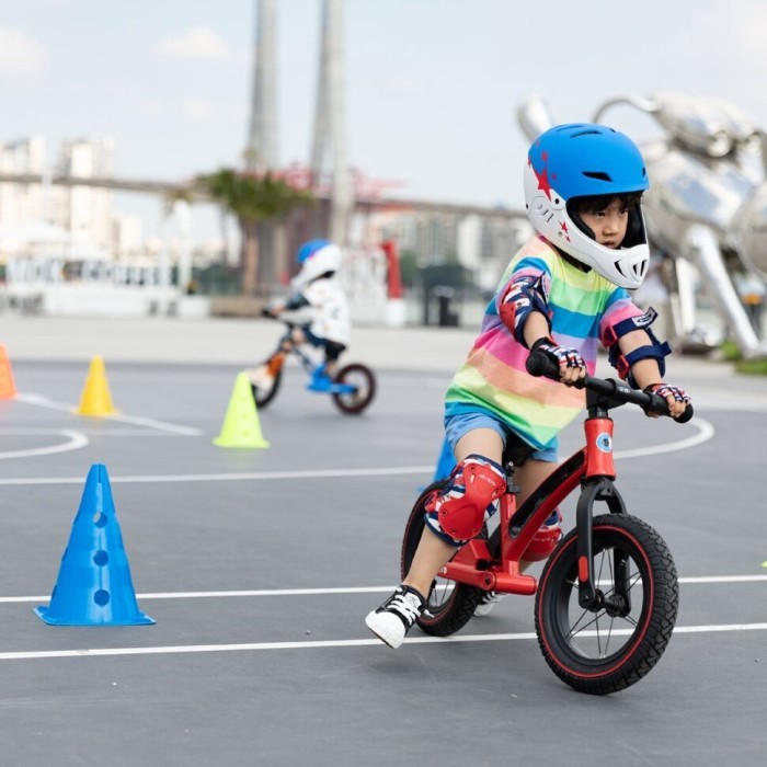 Захисний гоночний шолом MICRO - БІЛО-БЛАКИТНИЙ (48–53 cm, S), укр, укр