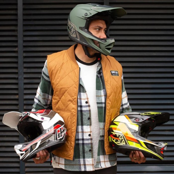 Вело шолом TLD D4 POLYACRYLITE HELMET; SHADOW [BEETLE] M