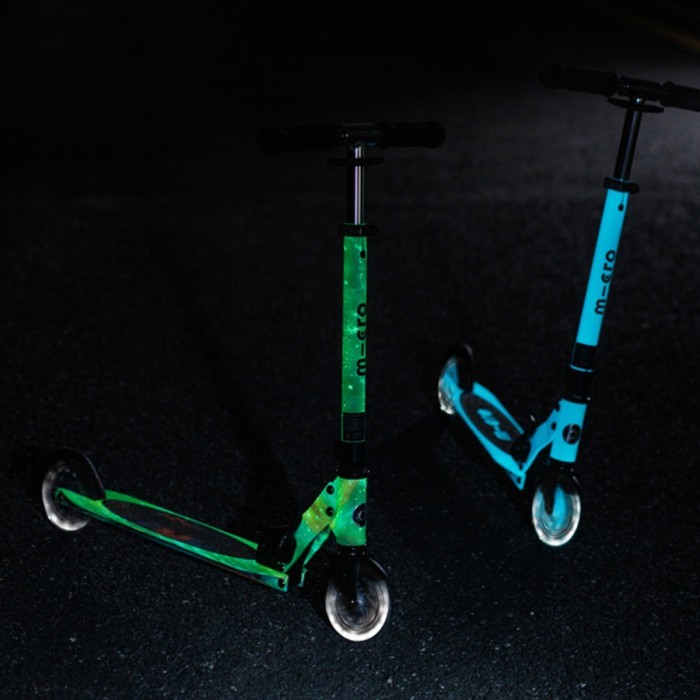 Самокат MICRO серии "Sprite Glow LED Art Collection" – КОСМОС (до 100 кг (kg), двухколесный, свет)