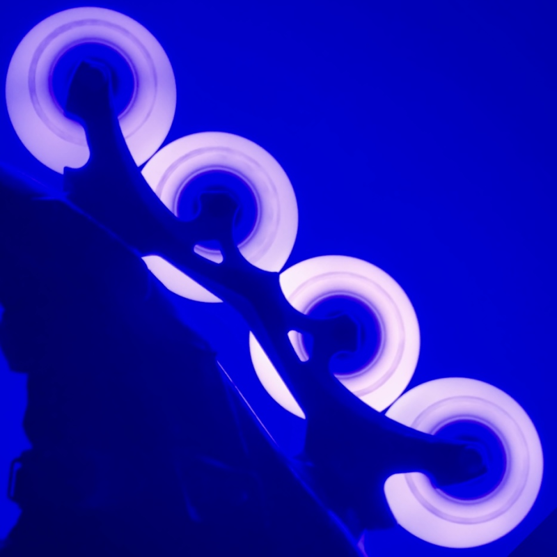 Светящиеся колеса для роликов Flying Eagle Lazerwheelz Ultra 88A 4 шт фиолетовые 80 мм