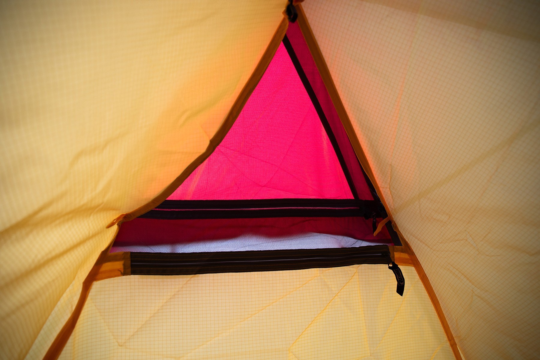 Палатка Tramp ROCK 2 (V2) серая/красная (TRT-027)