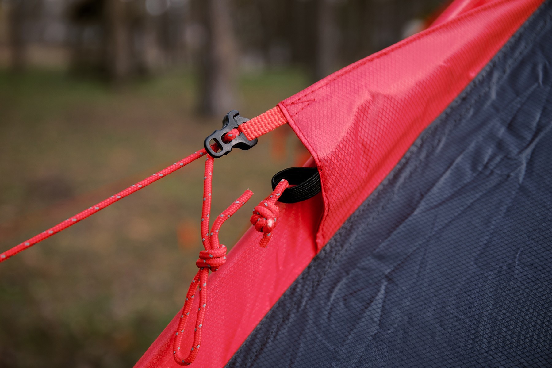 Палатка Tramp ROCK 2 (V2) серая/красная (TRT-027)