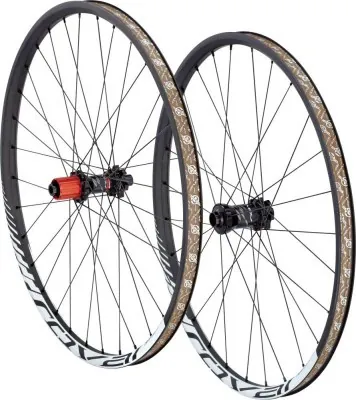 Колесо Specialized 301E-7626 TRAVERSE SL 142+ WHEELSET CARB/WHT 2013