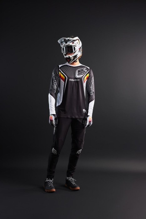 Велосипедный шлем TLD D4 CARBON HELMET; [STEALTH BLACK] XL