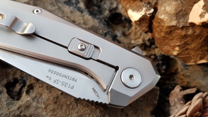 Ніж складаний туристичний Ruike P135-SF, (9.2 см) 14C28N / steel 420 сірий, укр, укр