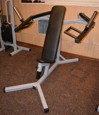 Хаммер сидячи, силова лава, важільний жим