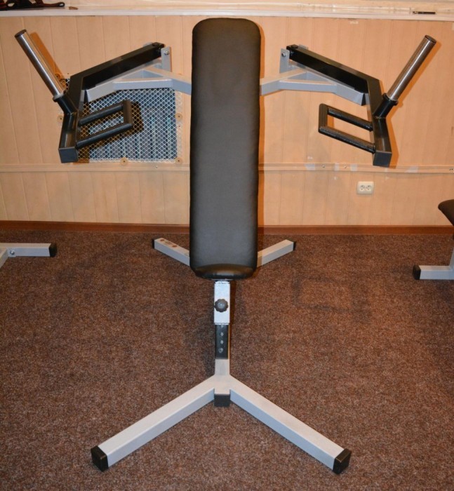 Хаммер сидячи, силова лава, важільний жим