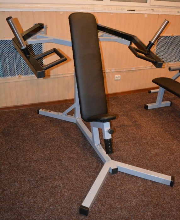 Хаммер сидячи, силова лава, важільний жим