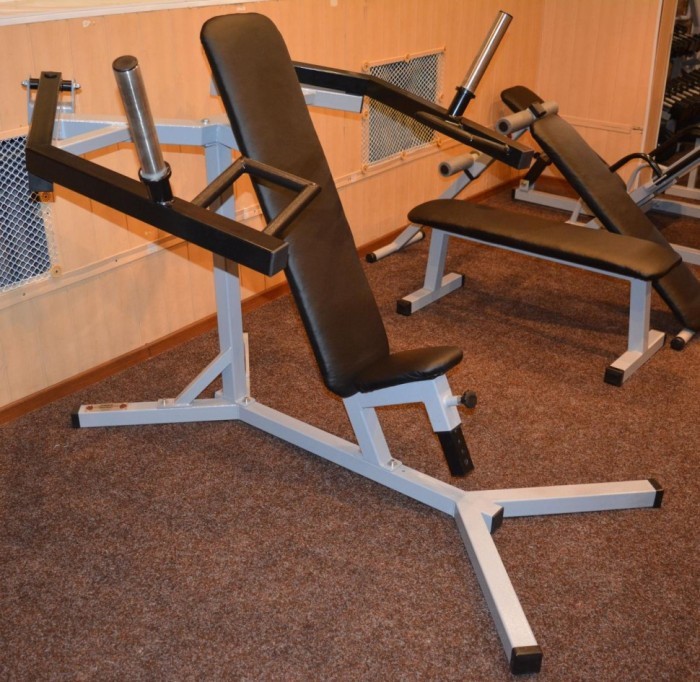 Хаммер сидячи, силова лава, важільний жим