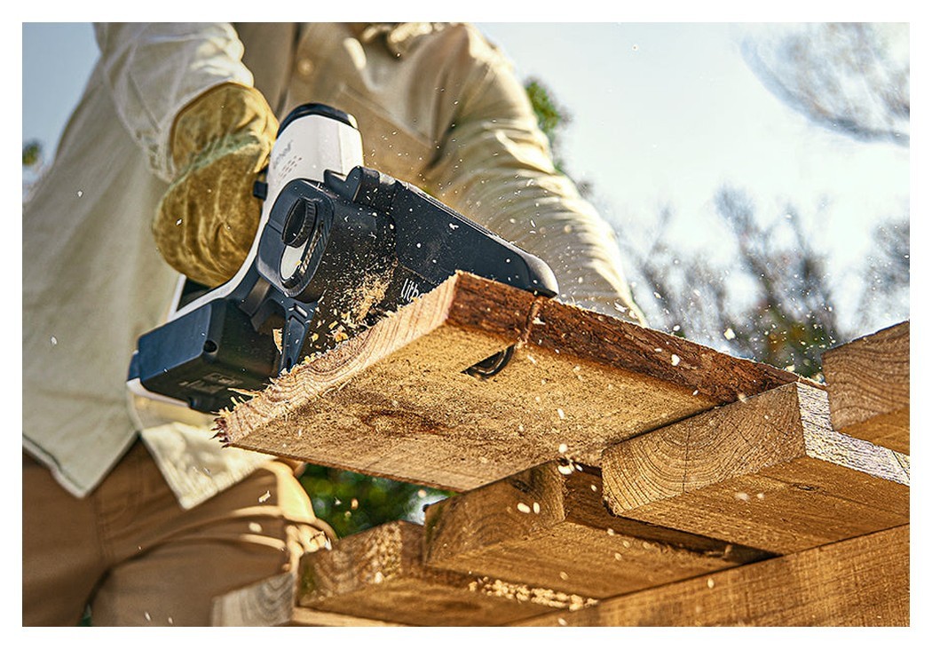 Аккумуляторная мини-пила бесщеточная, питание от павербанка (УМБ Litheli Power Bank 10000 mAh, 45 W, 2А в комплекте)