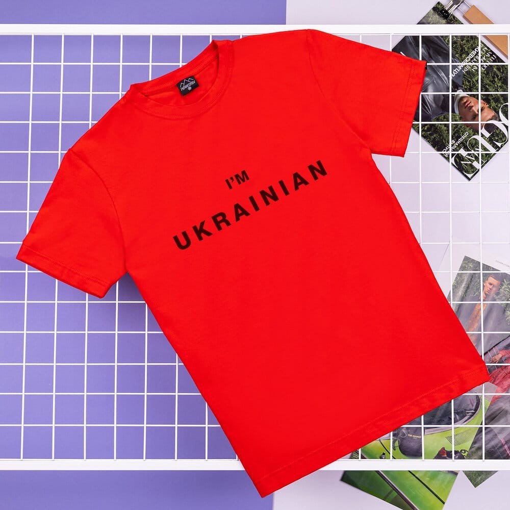 Футболка чоловіча однотонна червона Pobedov Peremoga - I'M UKRAINIAN наклейка чорна, укр, укр