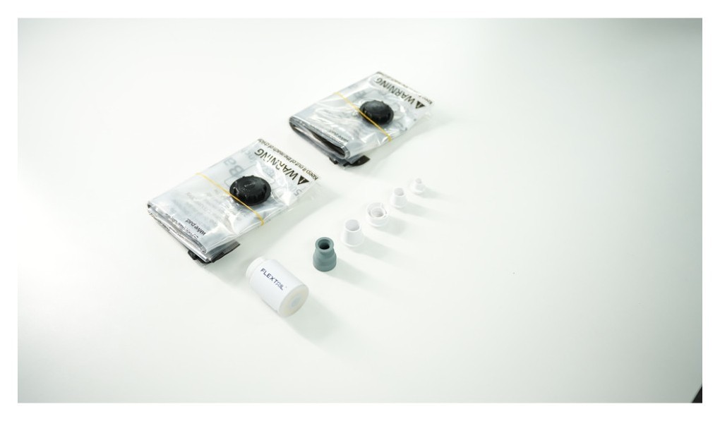 Насос-фонарь кемпинговый Flextail Tiny Pump Х, чёрный с вакуумными пакетами 2 шт (50х70)